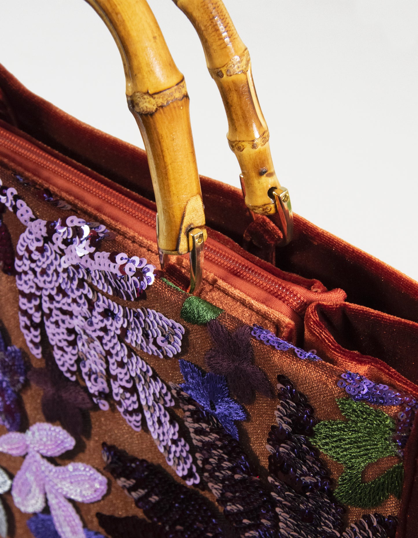 BORSA CON MANICO LEGNO STRASS FLOREALE