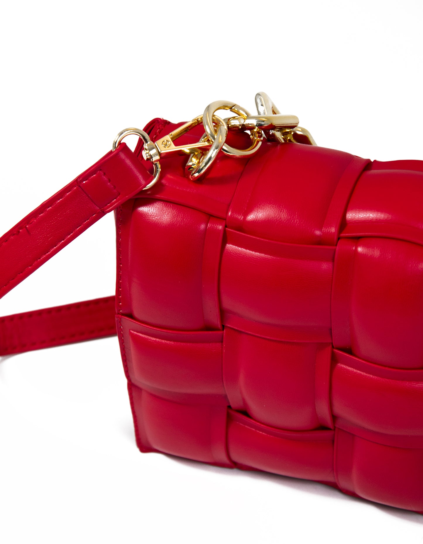 Minibag intrecciata con manico a catena