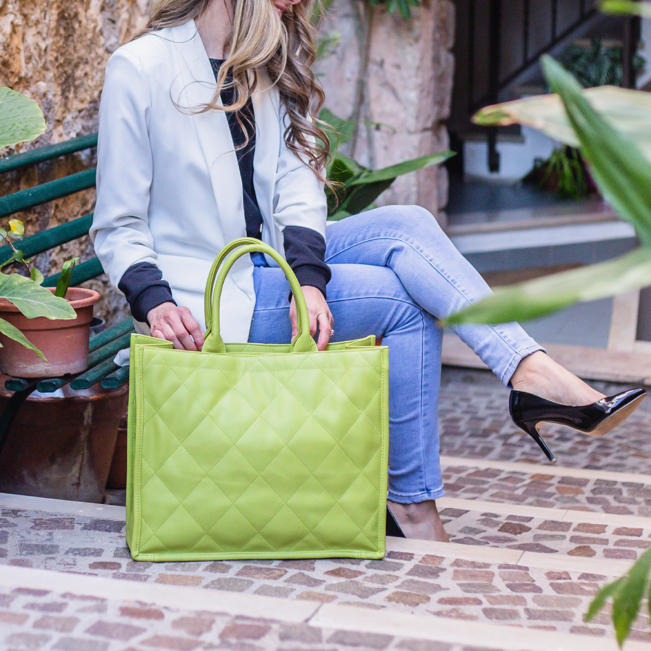 Shopping bag matelassè con tracolla